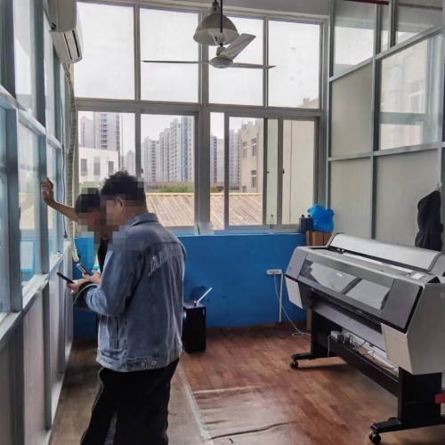 又一家大型印花公司，安裝菲林打印機