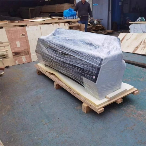 大幅面菲林打印機打包發(fā)往武漢，遠程安裝